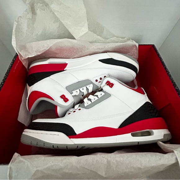 Jordan Fire Red 3’s 2013 NEW IN BOX - Picture 2 of 10
